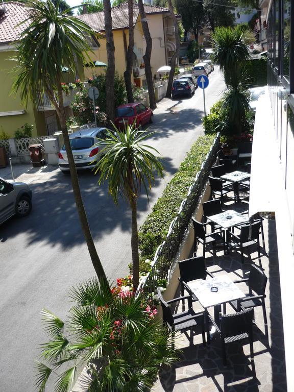 Blu Star Hotel Gabicce Mare Exterior photo